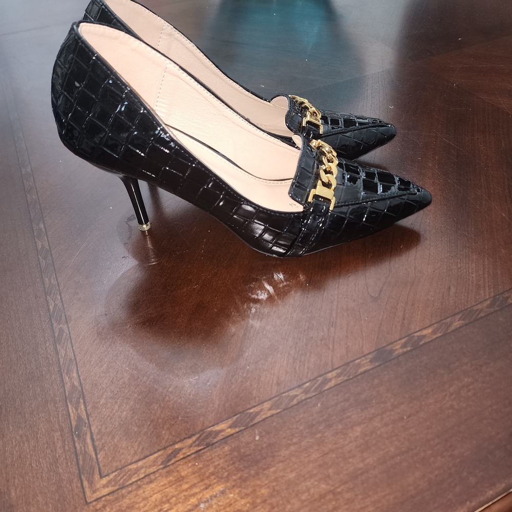 Black Croc-Embossed Pointed Toe Kitten Heels with Gold Chain